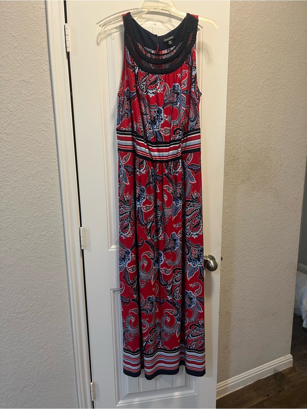 Roz & Ali Plus 2X Red Paisley Maxi Dress Navy Crochet Mesh Neckline Worn Once